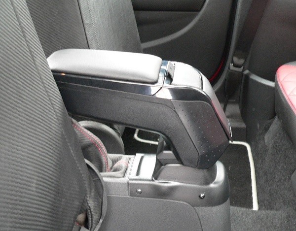 ARMLEHNE MITTELKONSOLE  SCHWARZER STOFF MIT MONTAGESATZ FÜR OPEL CORSA D