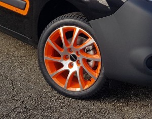 Jeu de pneus toutes saisons Turbo-Star Orange Exclusiv Design 17``.  
